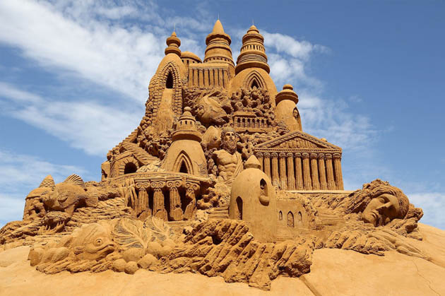 Amazing-and-beautiful-sand-sculptures-1